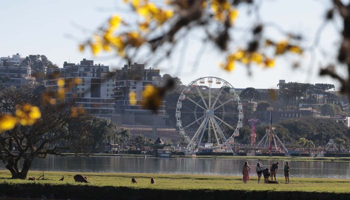 Foto: Geraldo Bubniak/AEN Primeiro fim de semana de outono será de calor e pancadas de chuva isoladas no Paraná